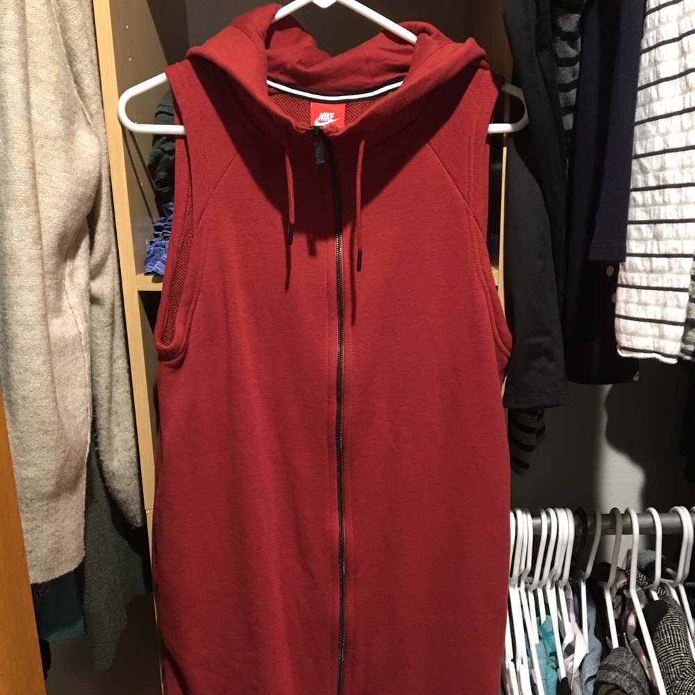 Nike NWT Long vest